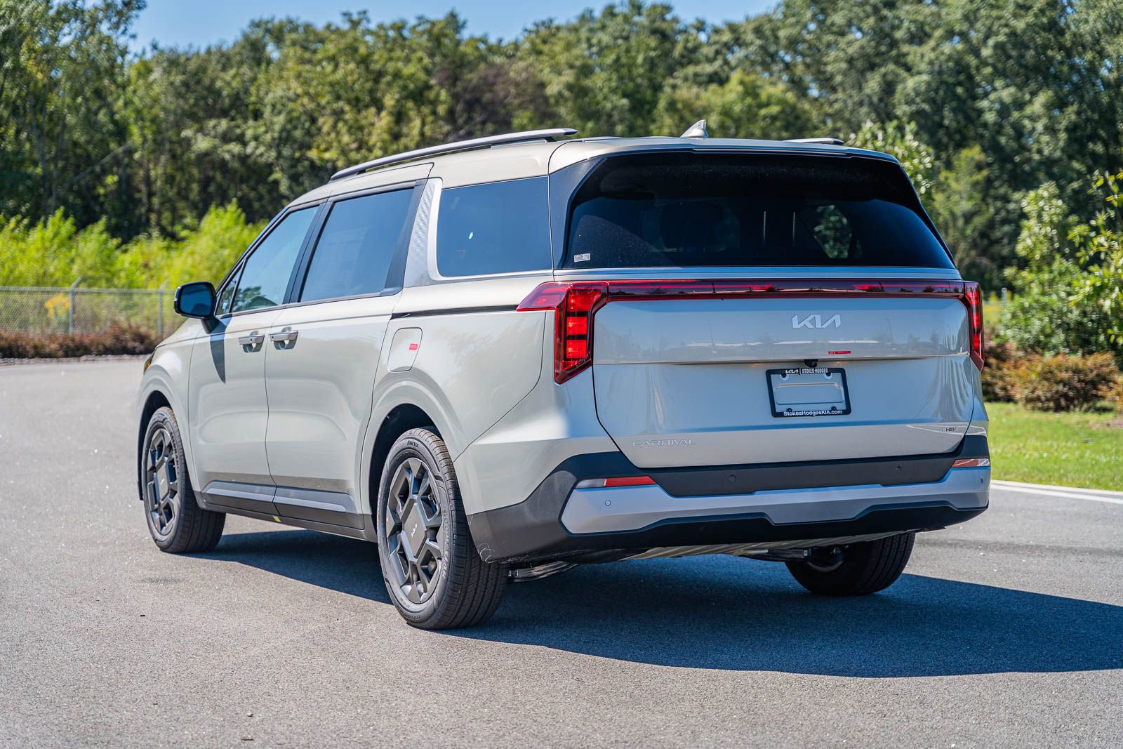 New 2026 Kia Carnival EX image 3