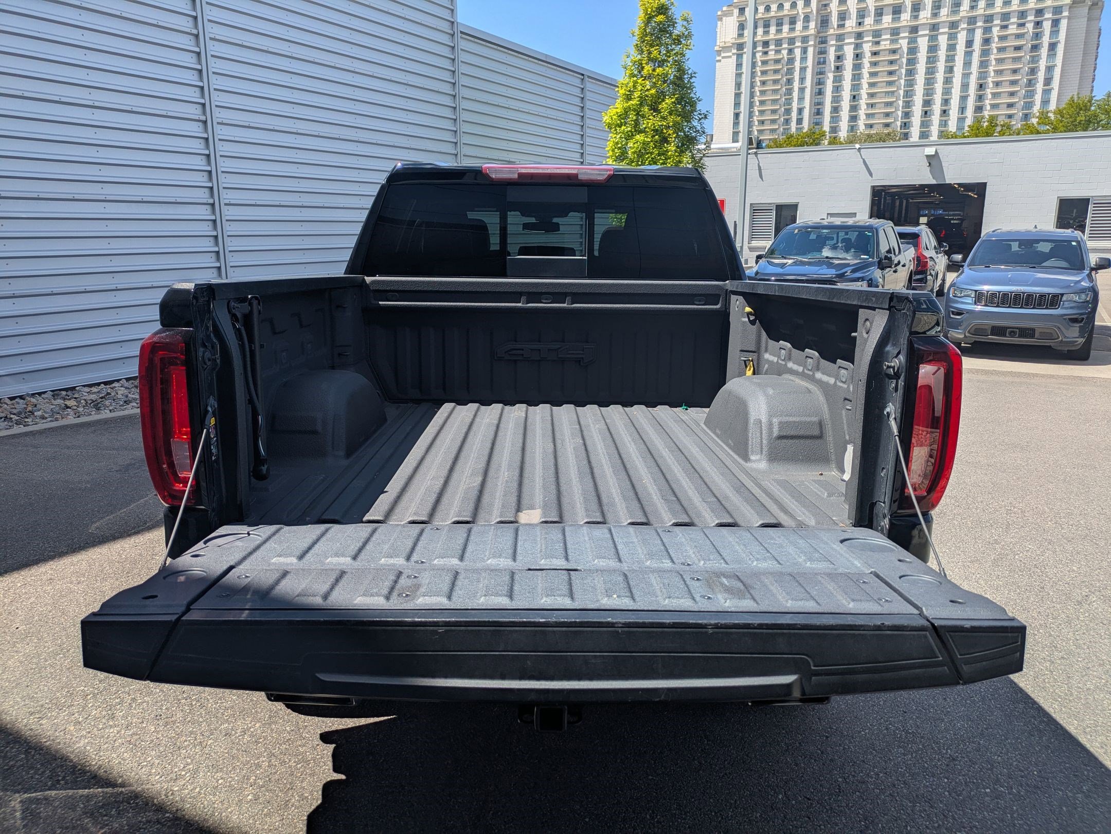 Used 2022 GMC Sierra 1500 AT4 w/ AT4 Premium Package AWD/4WD image 28