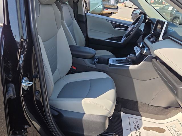 Used 2023 Toyota RAV4 XLE Premium image 15