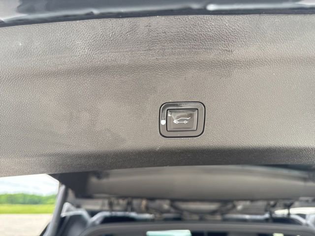 Used 2025 Chevrolet Suburban Z71 AWD/4WD image 23