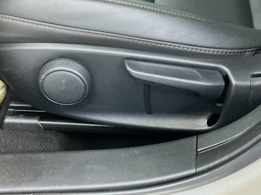 Used 2024 MAZDA MAZDA3 s FWD image 18