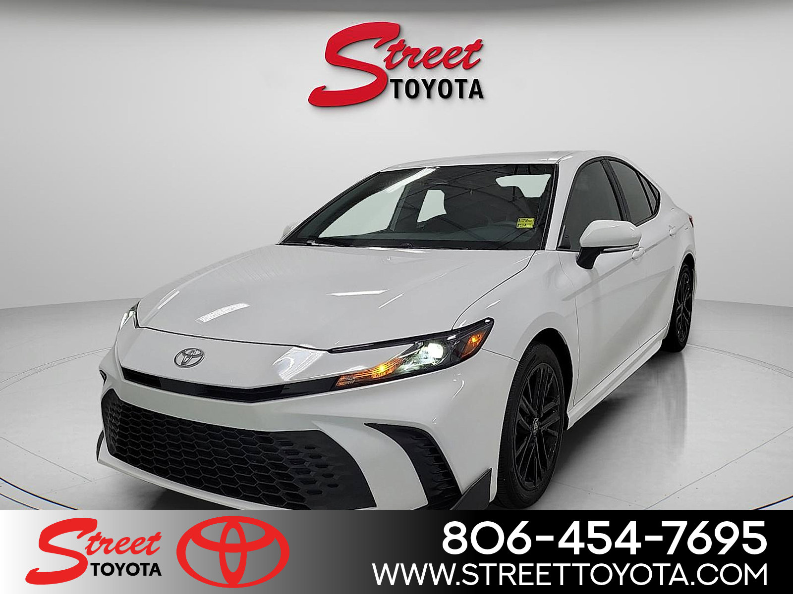 Certified 2025 Toyota Camry SE w/ Convenience Package image 1