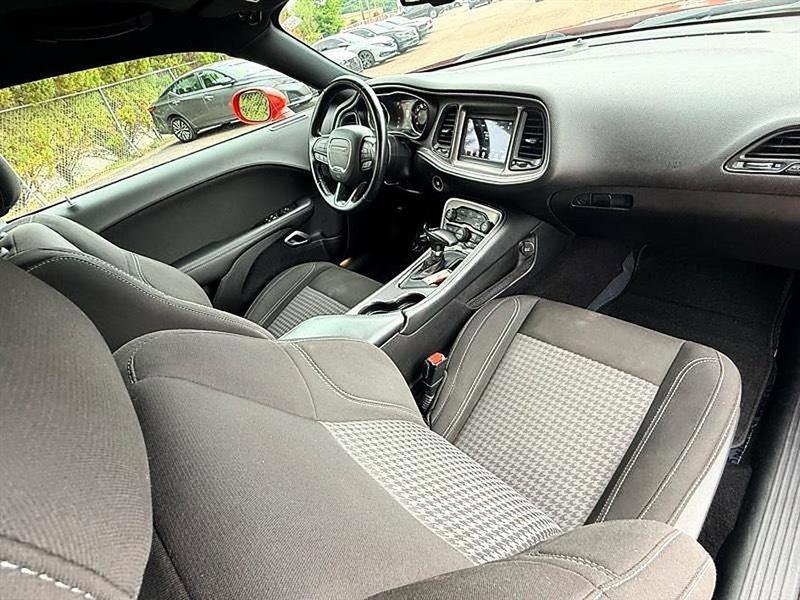 Used 2022 Dodge Challenger SXT RWD image 22