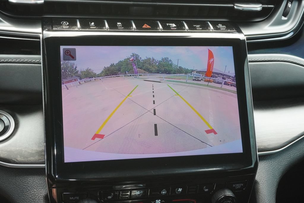 Used 2023 Jeep Grand Cherokee Overland RWD image 14