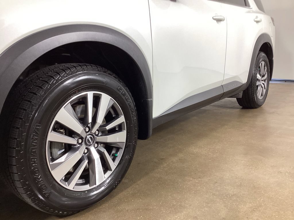 Used 2022 Nissan Pathfinder SL AWD/4WD image 2