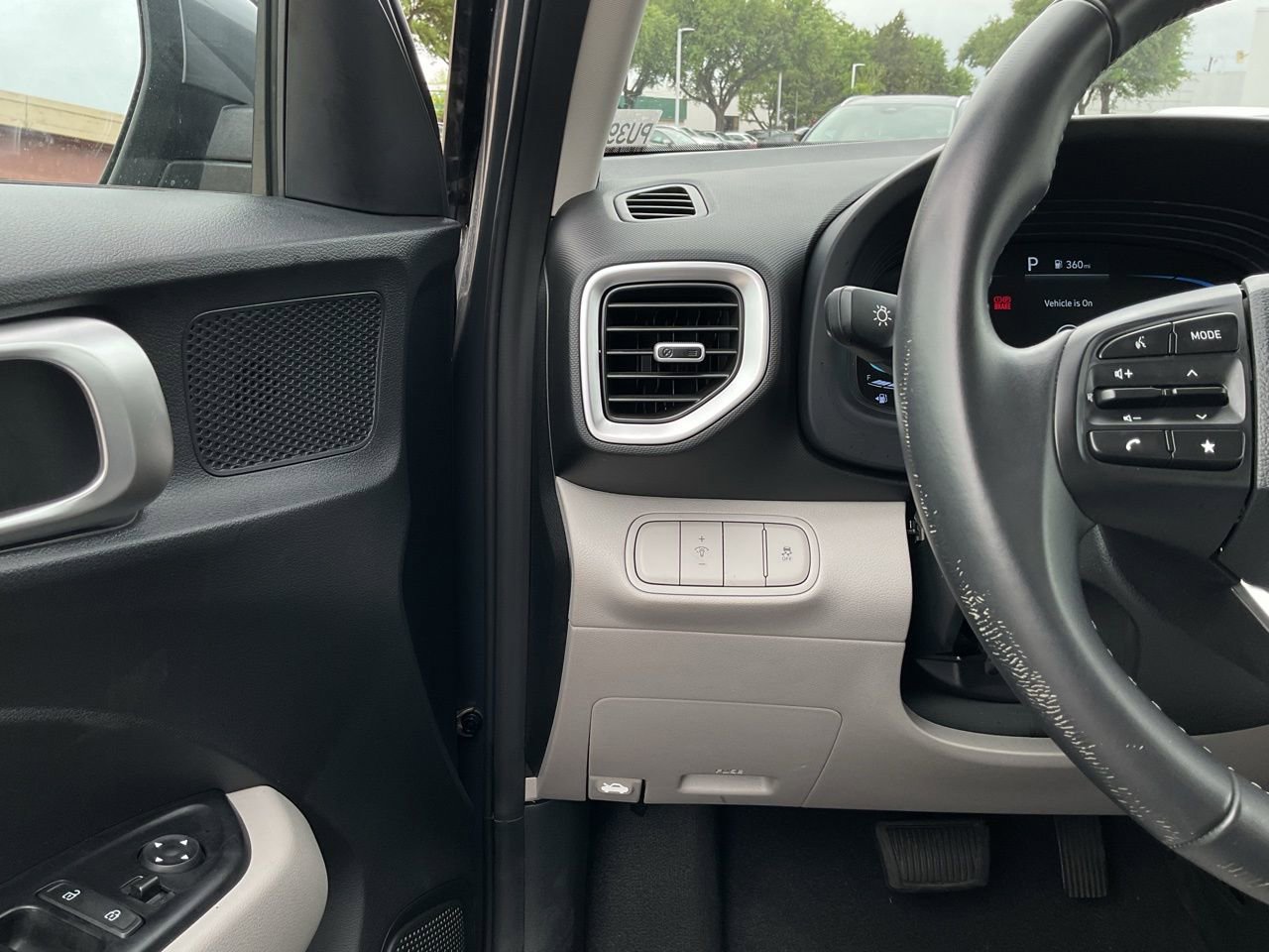 Used 2025 Hyundai Venue SEL image 27