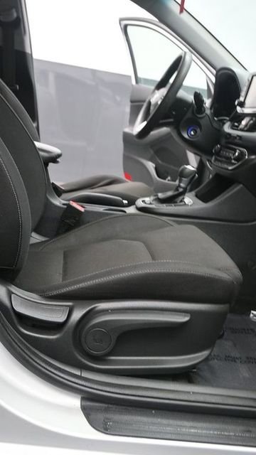 Used 2018 Hyundai Elantra GT FWD image 12