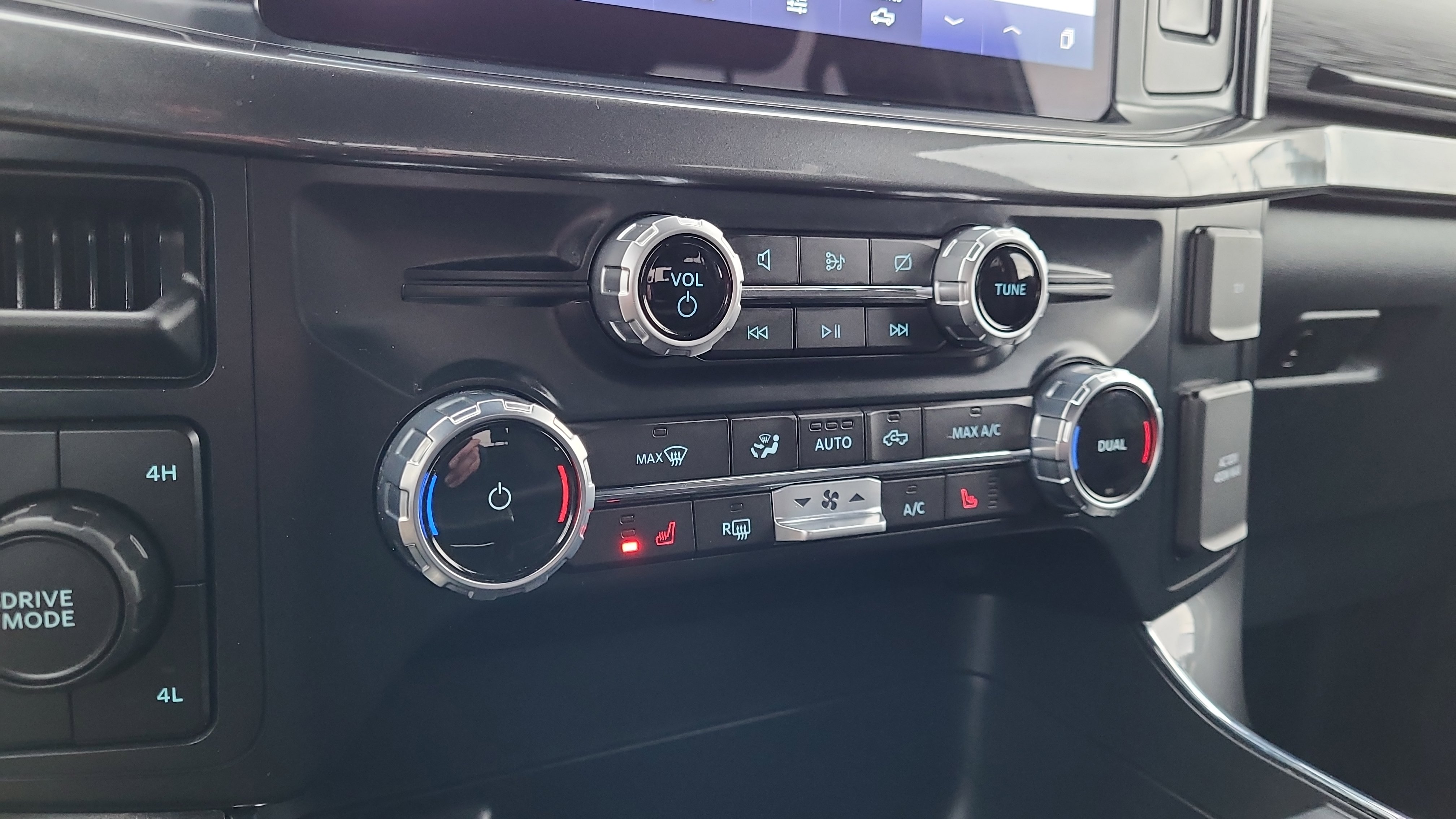 Used 2022 Ford F150 XLT w/ Equipment Group 302A High image 25