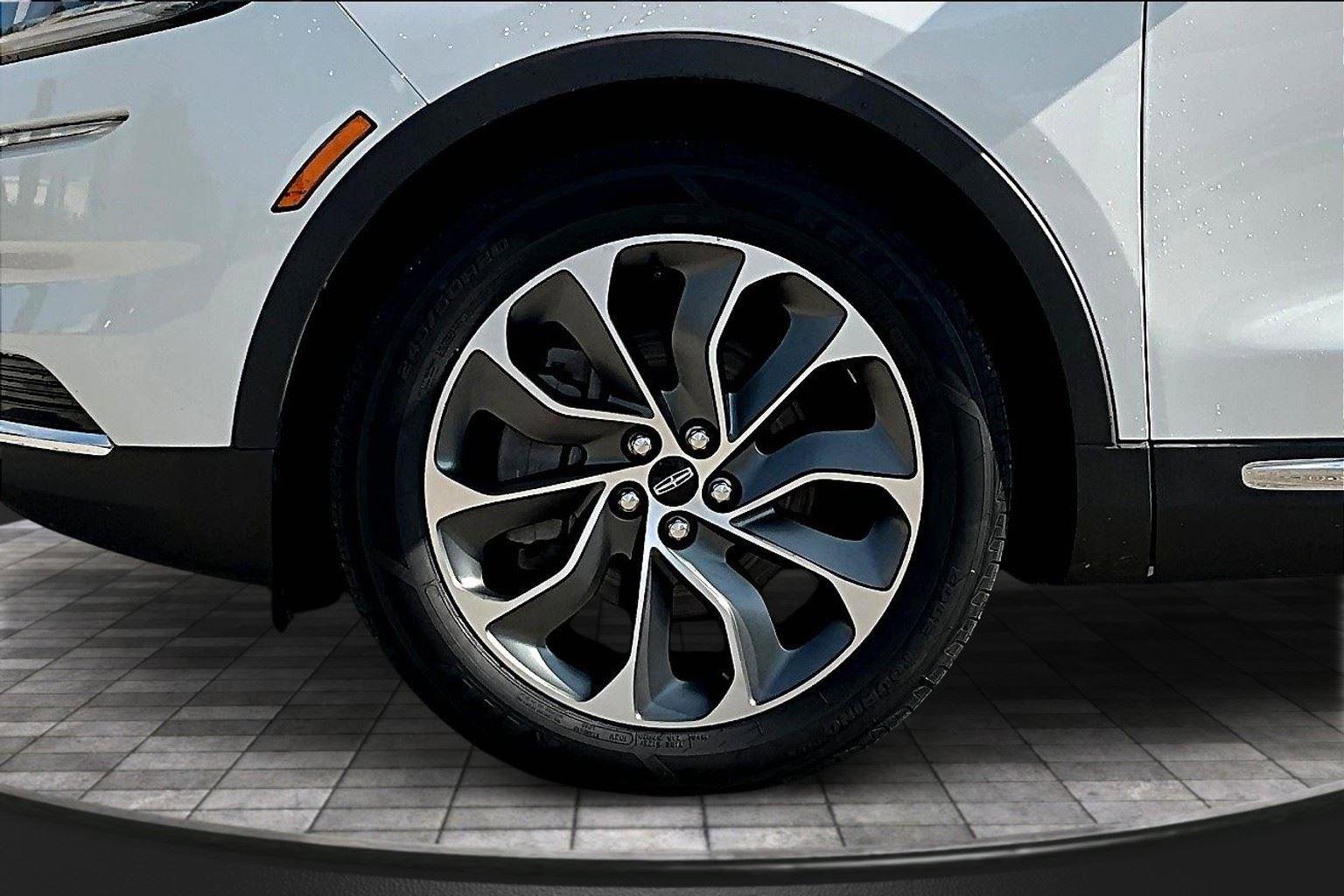 Used 2022 Lincoln Nautilus Reserve image 25