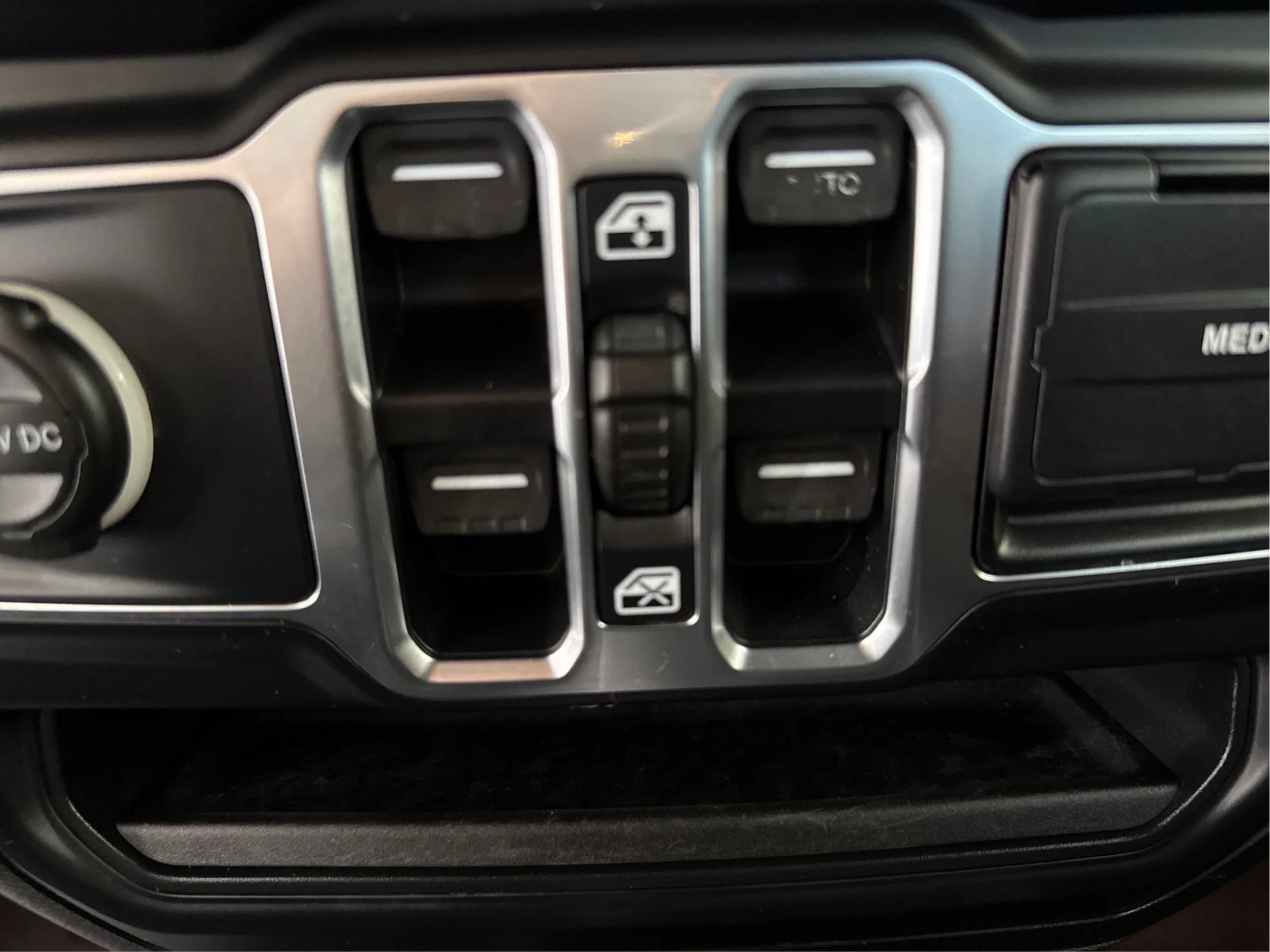Used 2018 Jeep Wrangler Unlimited Sport S AWD/4WD image 40