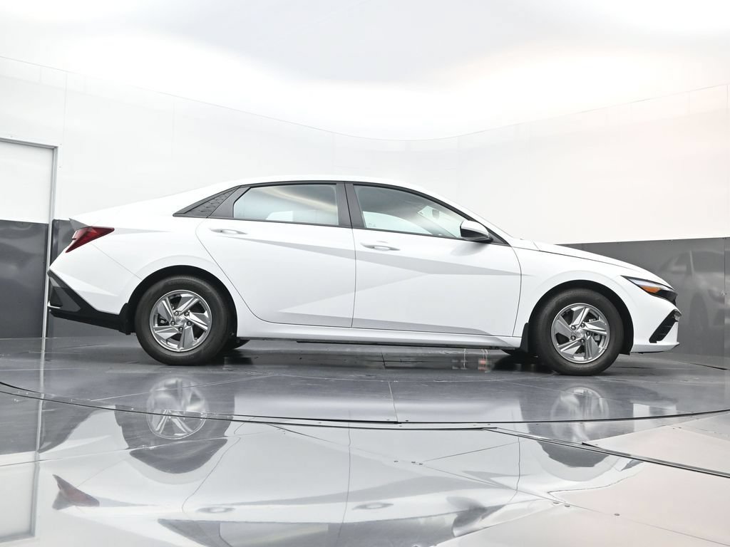 Certified 2026 Hyundai Elantra SE FWD image 22