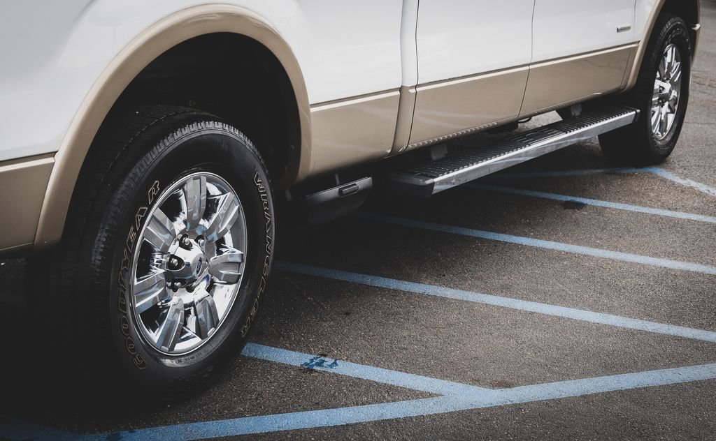 Used 2012 Ford F150 Lariat w/ Lariat Chrome Pkg image 30