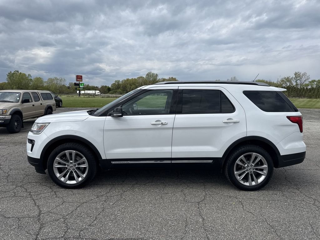 Used 2018 Ford Explorer XLT w/ Equipment Group 202A AWD/4WD image 5