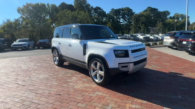 Used 2024 Land Rover Defender 110 SE AWD/4WD image 4