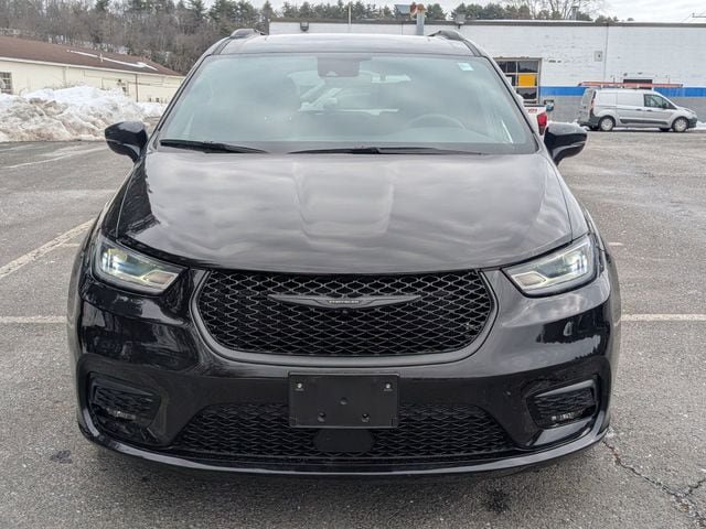 Certified 2022 Chrysler Pacifica Touring-L w/ S Appearance Package AWD/4WD image 2