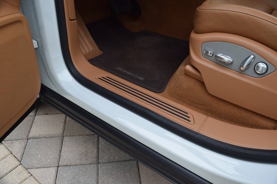 Used 2013 Porsche Cayenne Diesel AWD/4WD image 40