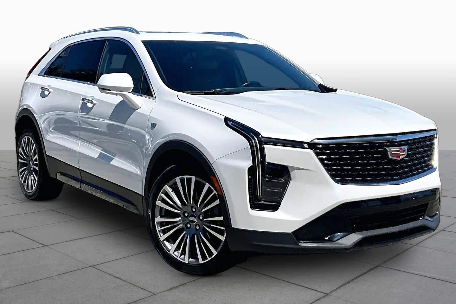 Used 2024 Cadillac XT4 Premium Luxury FWD image 3