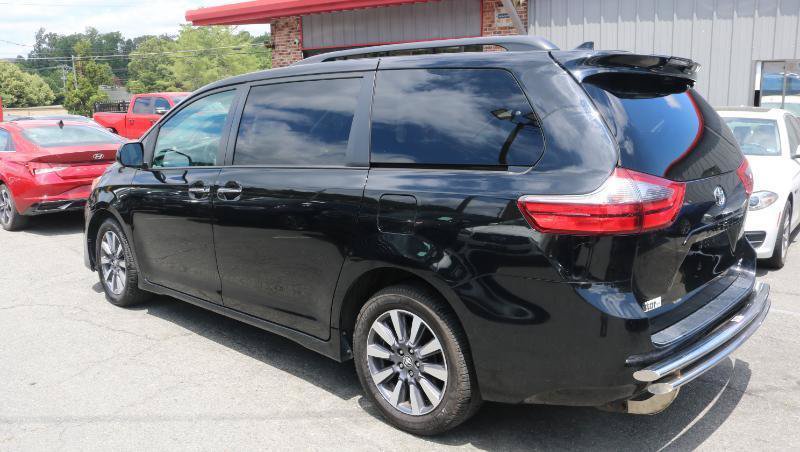 Used 2020 Toyota Sienna XLE AWD/4WD image 5