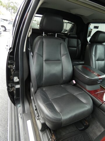 Used 2007 Cadillac Escalade EXT w/ Climate Package AWD/4WD image 47
