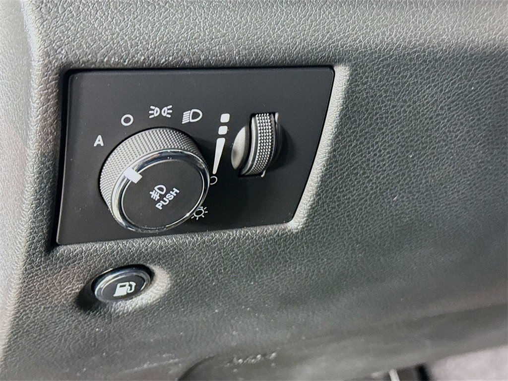 Used 2020 Jeep Grand Cherokee Limited w/ Trailer Tow Group IV image 11