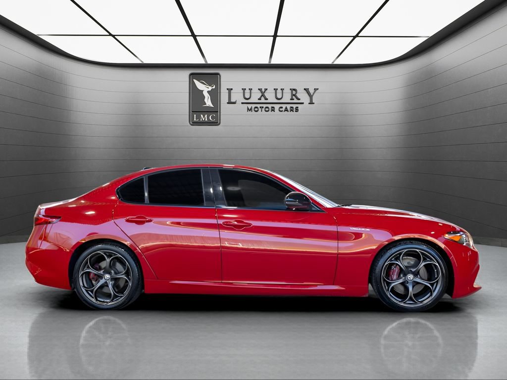 Used 2022 Alfa Romeo Giulia Veloce RWD image 9