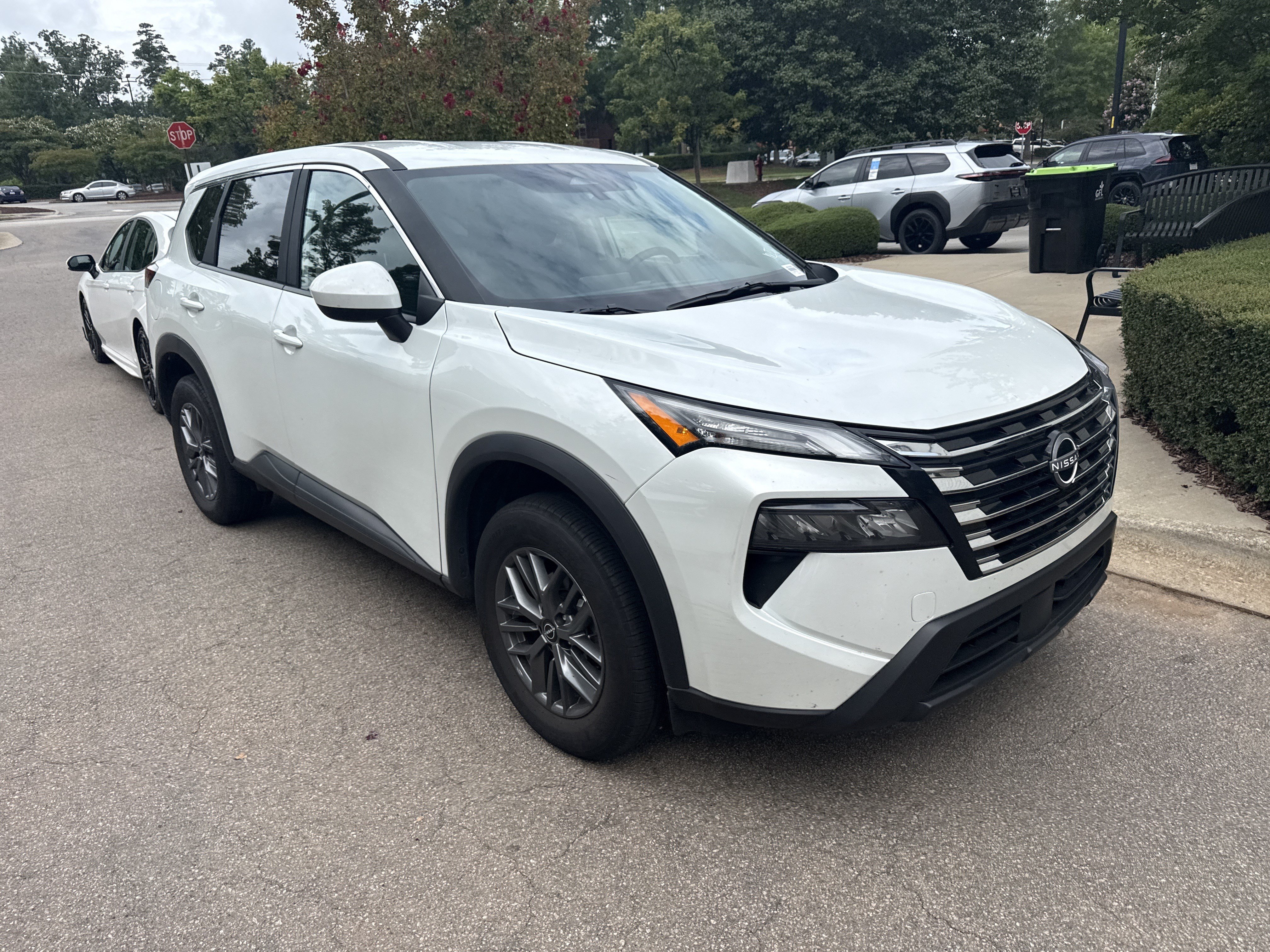 Used 2026 Nissan Rogue SV AWD/4WD image 5
