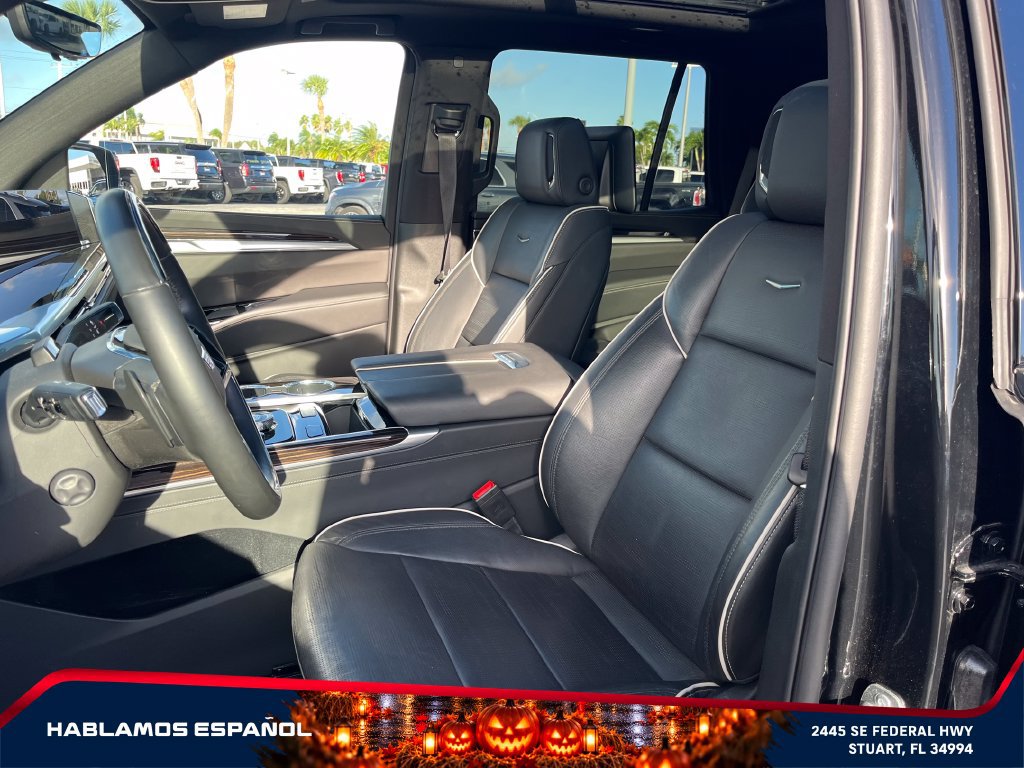 Used 2025 Cadillac Escalade Premium Luxury AWD/4WD image 15