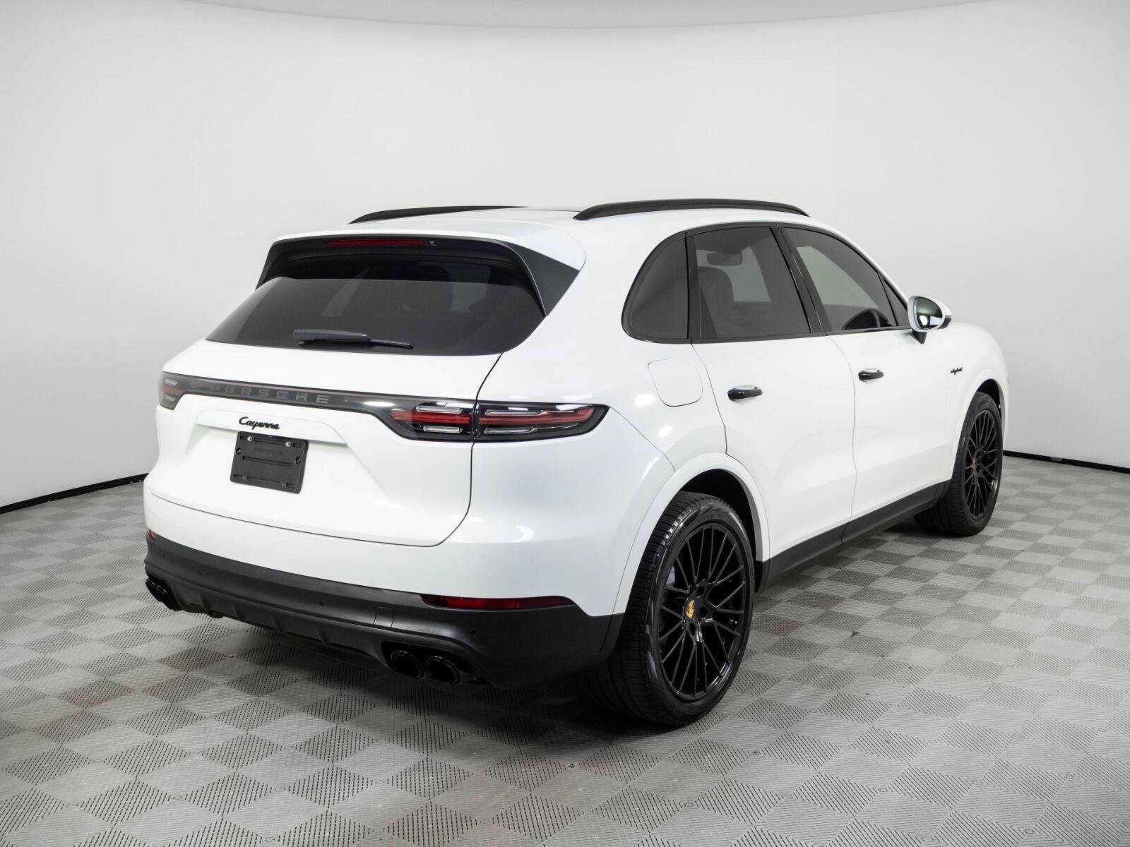 Certified 2023 Porsche Cayenne Platinum Edition AWD/4WD image 28
