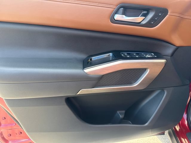 Used 2025 Nissan Pathfinder Platinum w/ Cargo Package FWD image 9