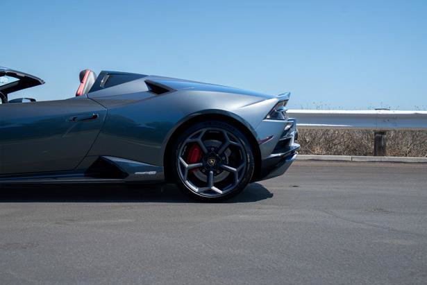 Used 2020 Lamborghini Huracan EVO RWD image 9