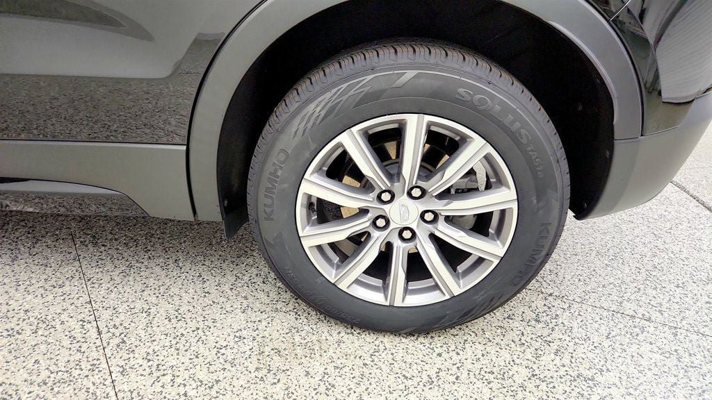 Used 2023 Cadillac XT4 Sport w/ Sun And Sound Package AWD/4WD image 9