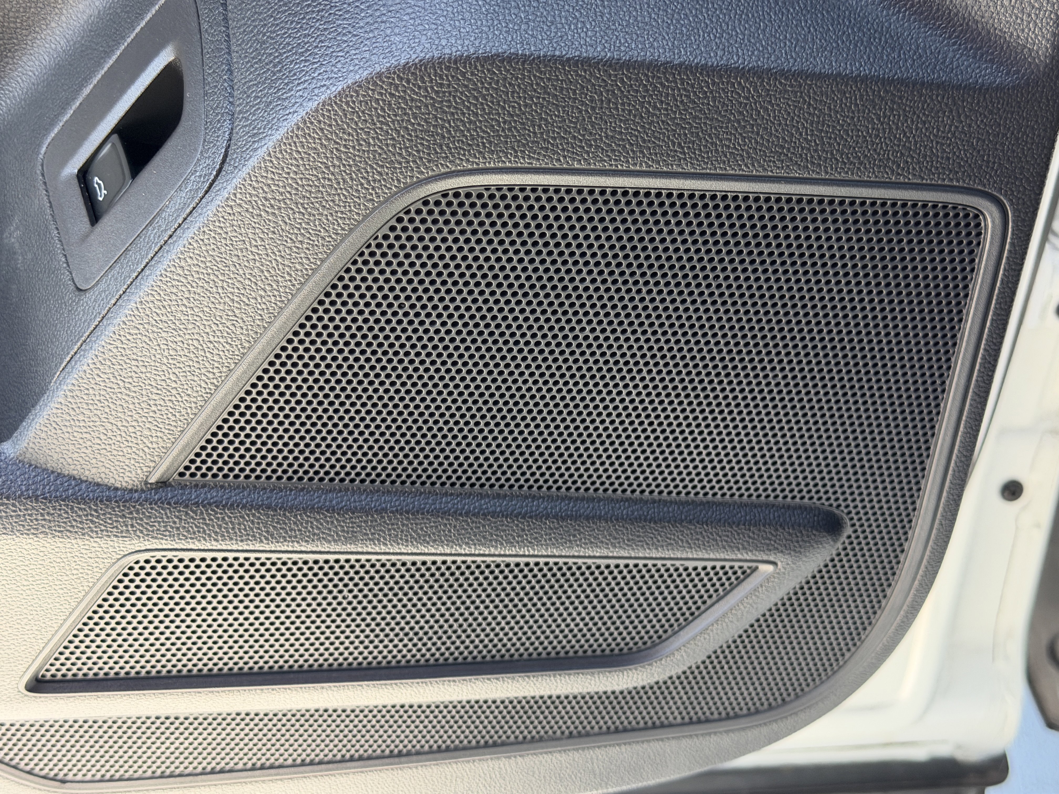 Certified 2023 Volkswagen Atlas Cross Sport SE w/ Panoramic Sunroof Package image 17