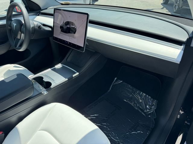 Used 2025 Tesla Model Y Long Range RWD image 5