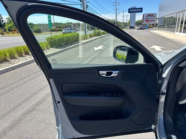 Certified 2025 Volvo XC60 B5 Plus AWD/4WD image 19