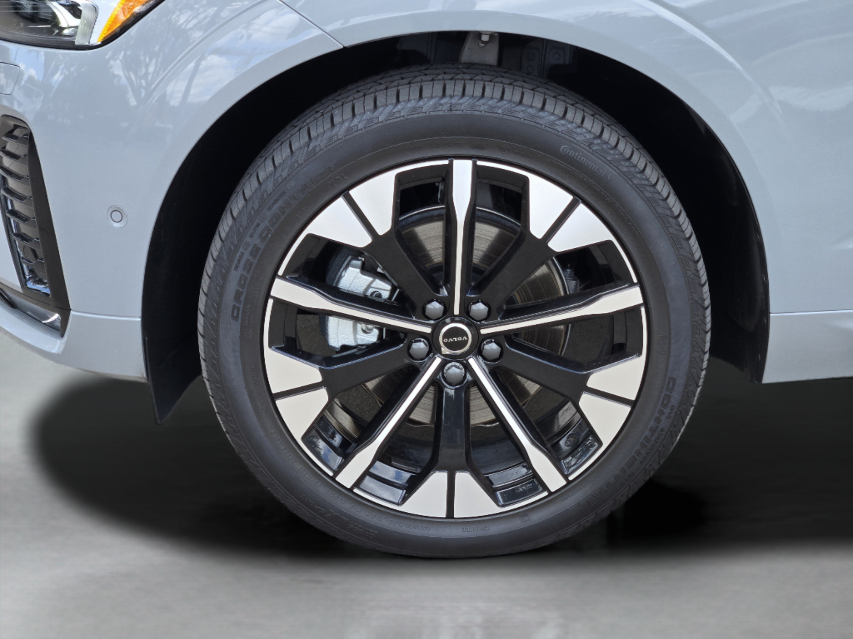 Certified 2026 Volvo XC60 B5 Plus w/ Protection Package Premier AWD/4WD image 37