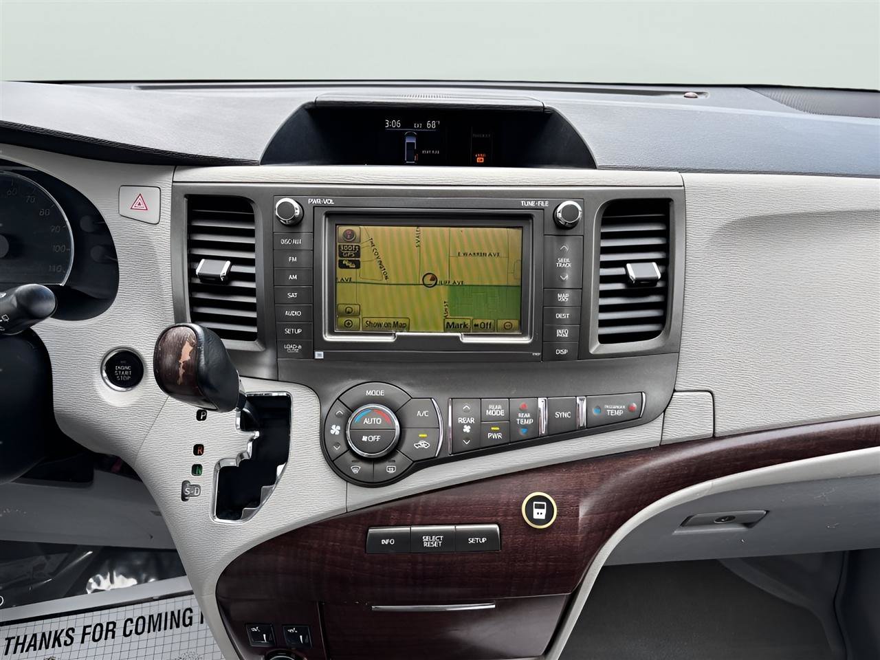 Used 2011 Toyota Sienna XLE w/ Premium Pkg FWD image 17