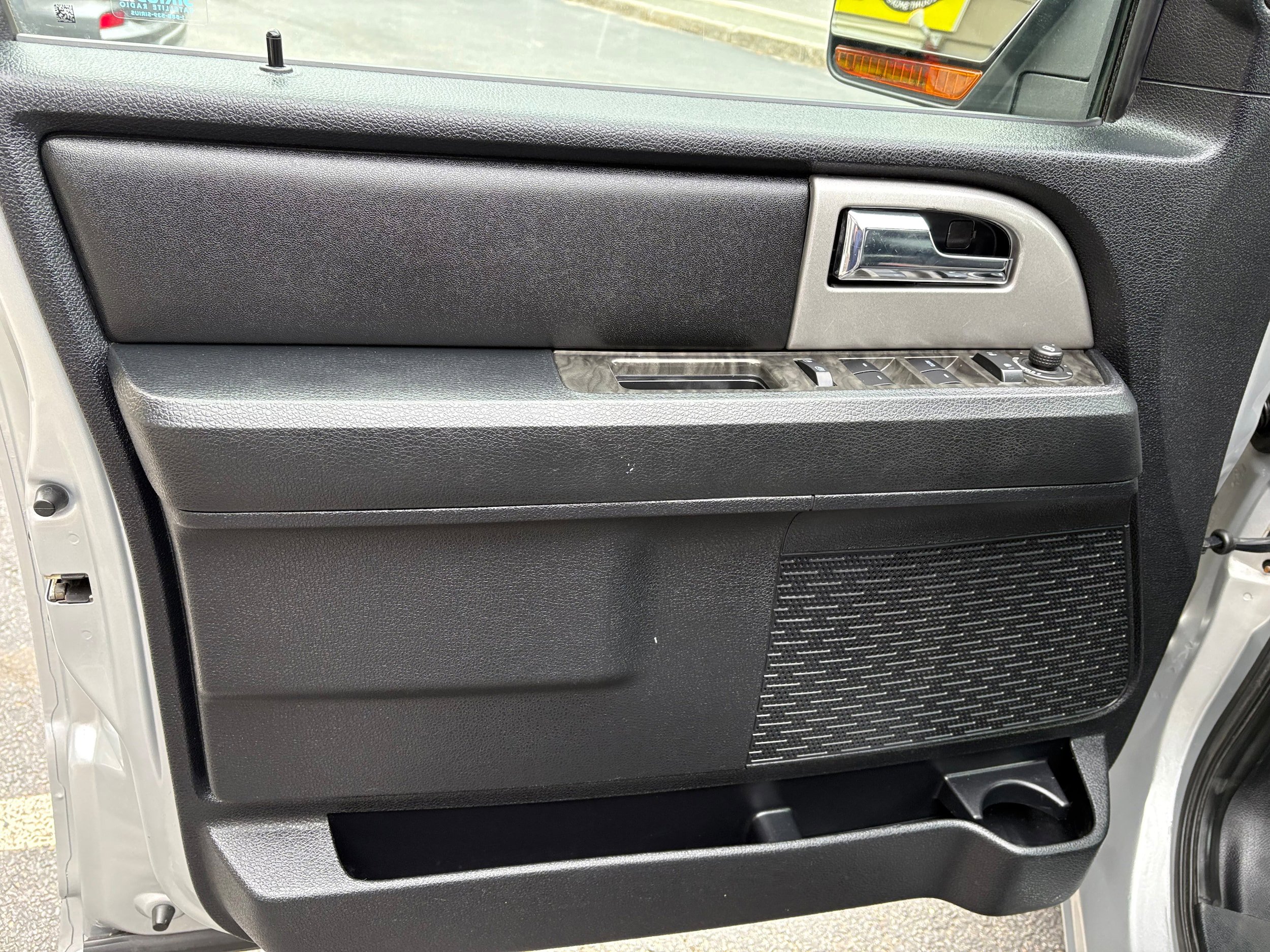 Used 2016 Ford Expedition Limited image 16