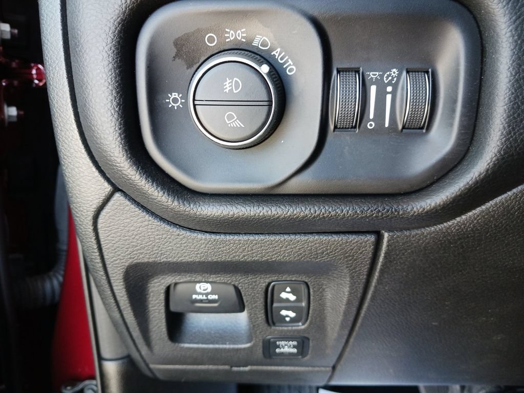 Used 2025 RAM 1500 Big Horn AWD/4WD image 34
