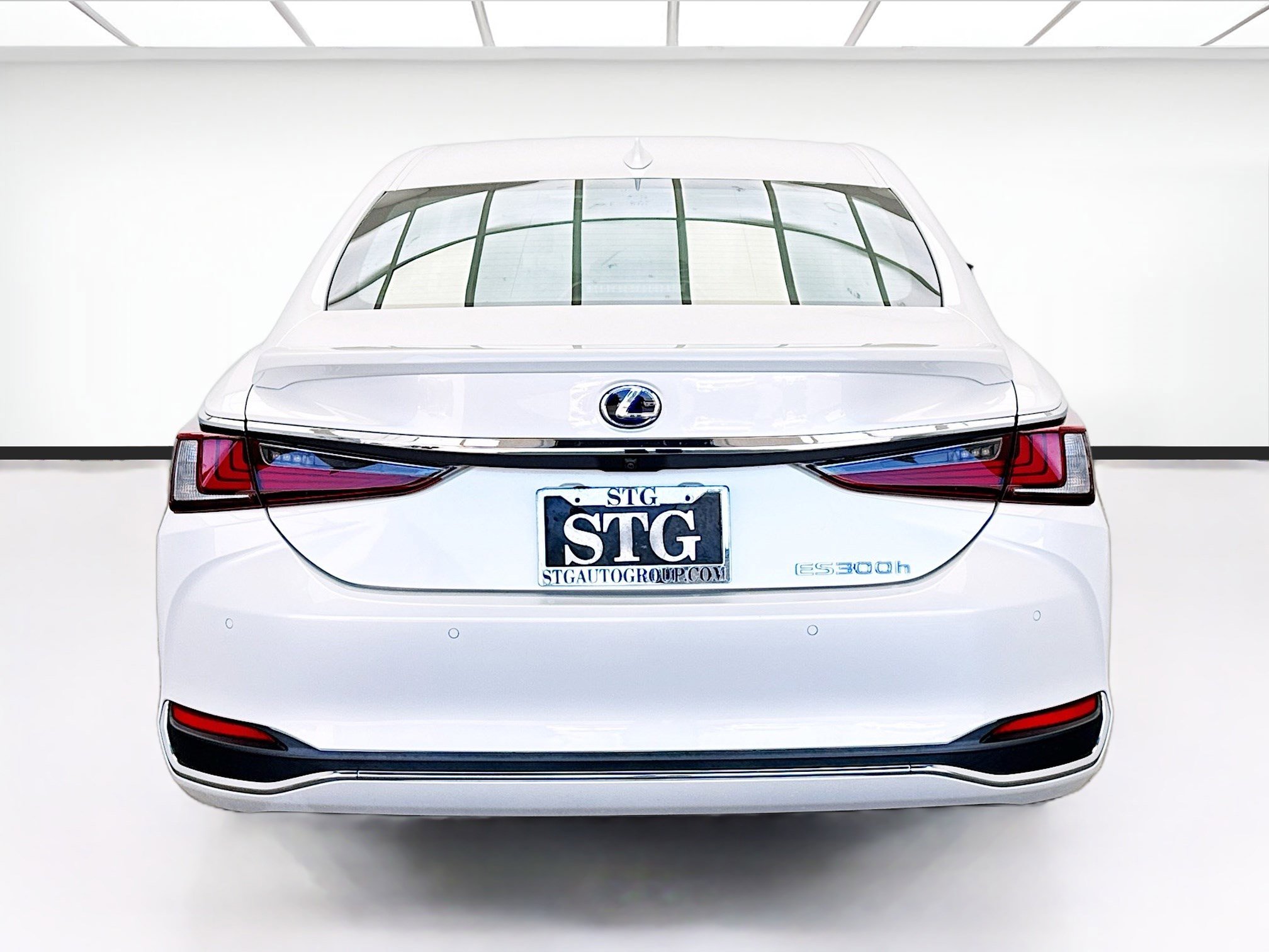 Used 2020 Lexus ES 300h w/ Accessory Package FWD image 5