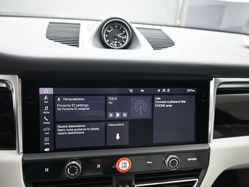 Certified 2025 Porsche Macan AWD/4WD image 14