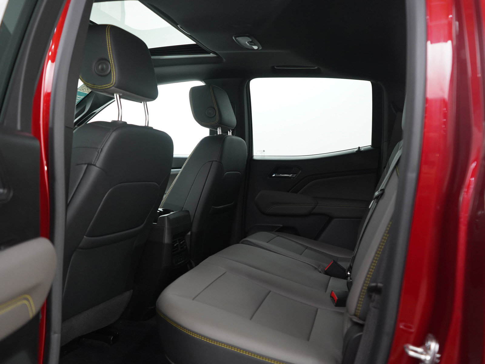 Used 2025 Chevrolet Colorado ZR2 w/ Technology Package AWD/4WD image 16