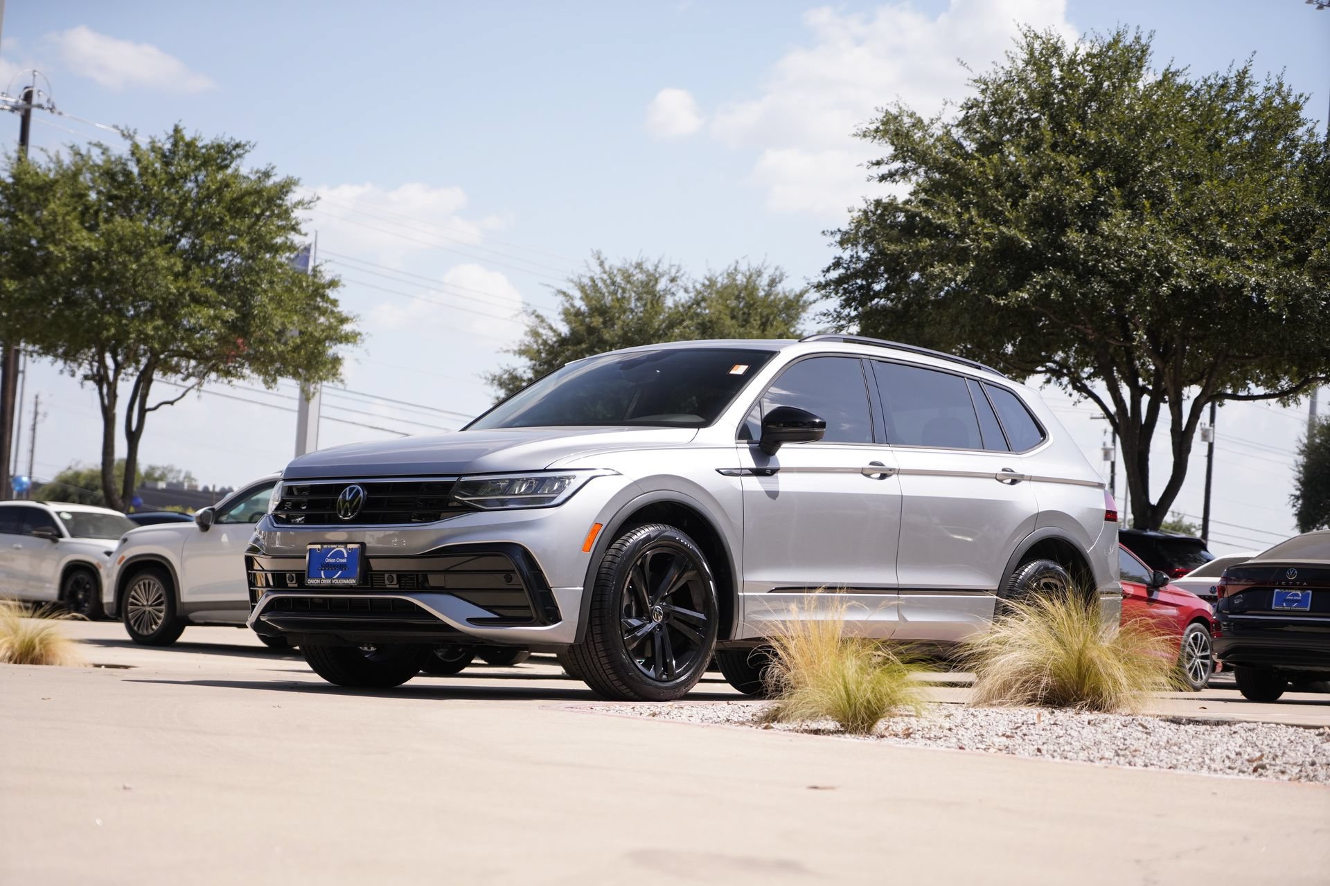 Certified 2024 Volkswagen Tiguan SE R-Line FWD image 8
