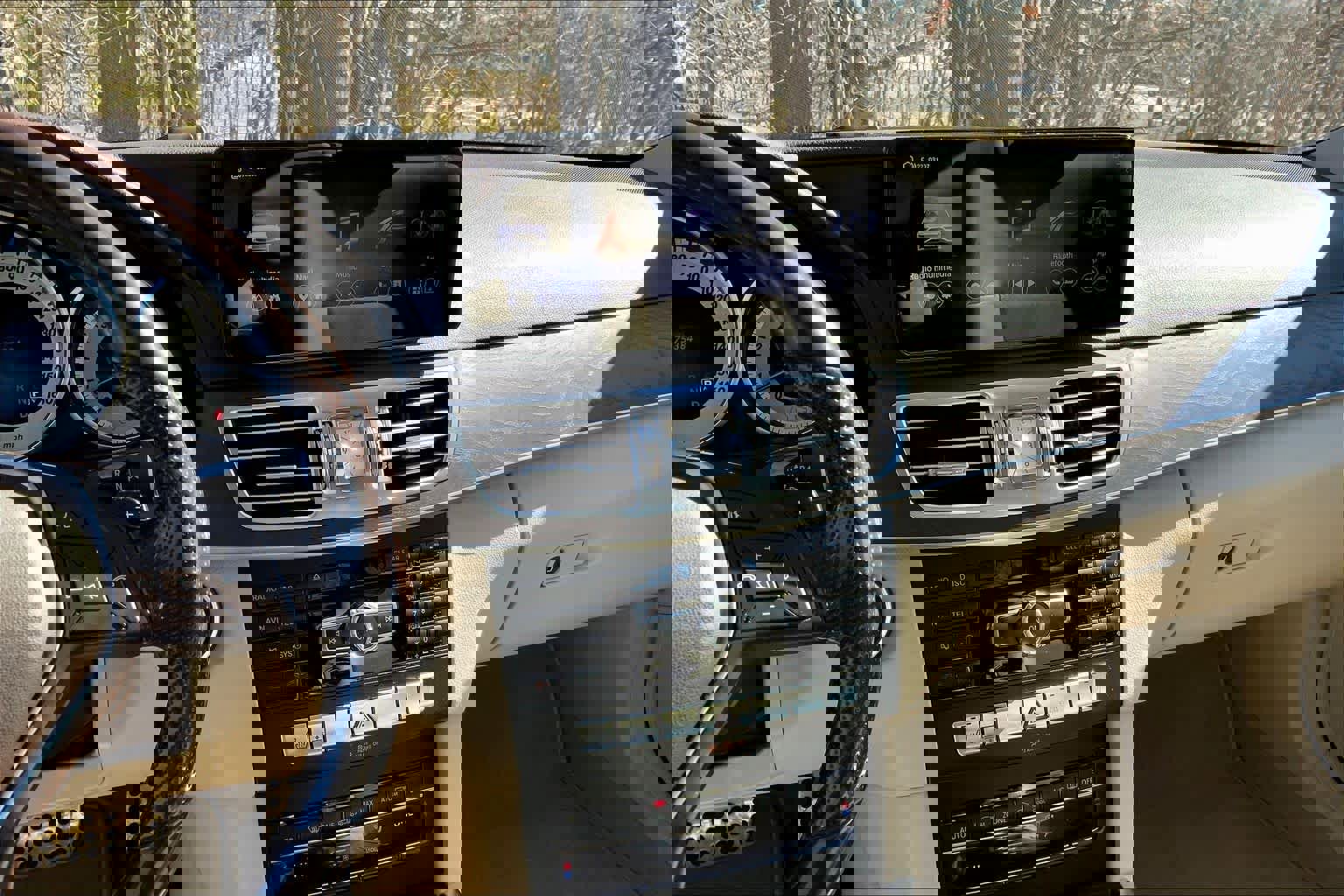 Used 2015 Mercedes-Benz E 350 4MATIC Sedan image 7