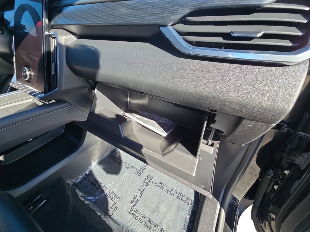 Used 2024 GMC Acadia Elevation image 17