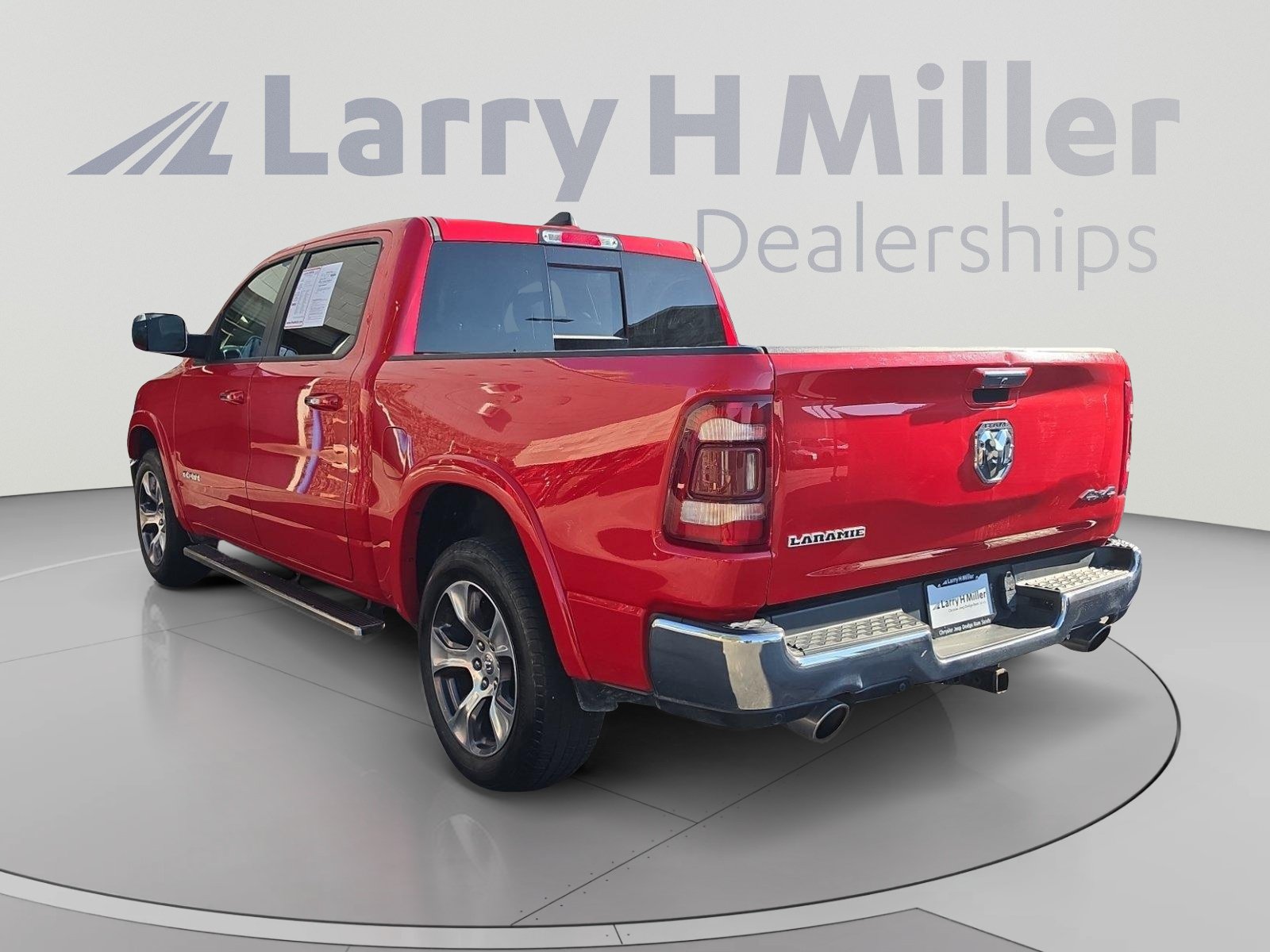 Used 2019 RAM 1500 Laramie AWD/4WD image 3