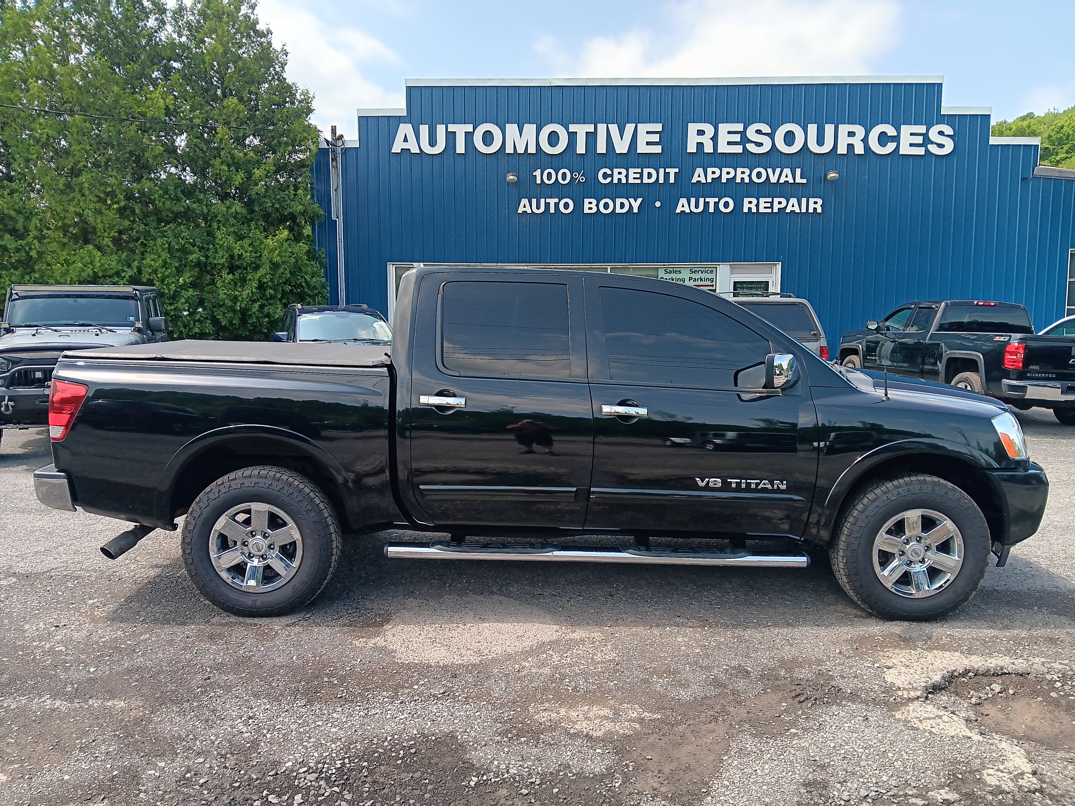 Used 2015 Nissan Titan SV w/ SV Value Truck Package AWD/4WD image 6