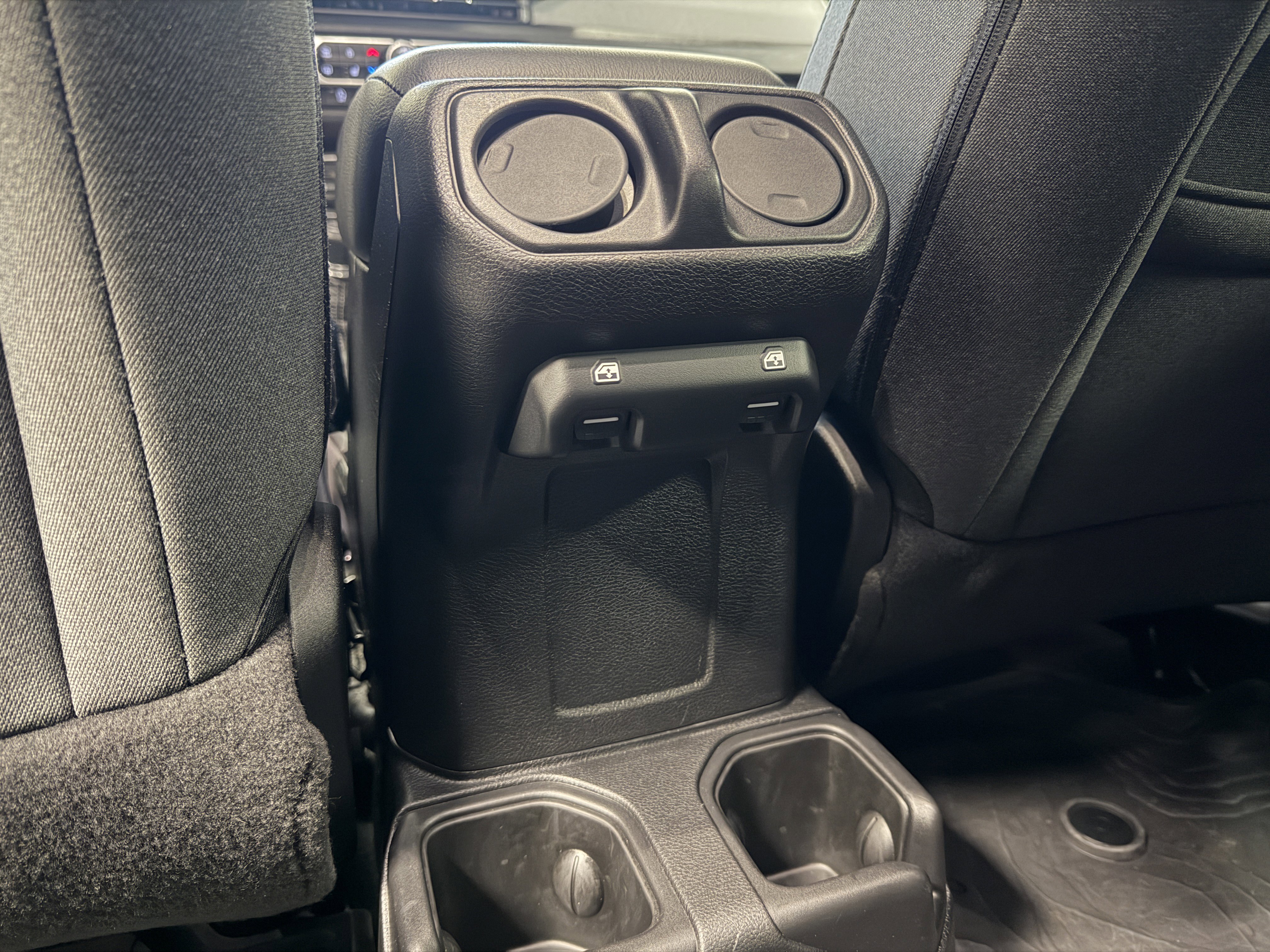 Used 2024 Jeep Wrangler Sport S image 23