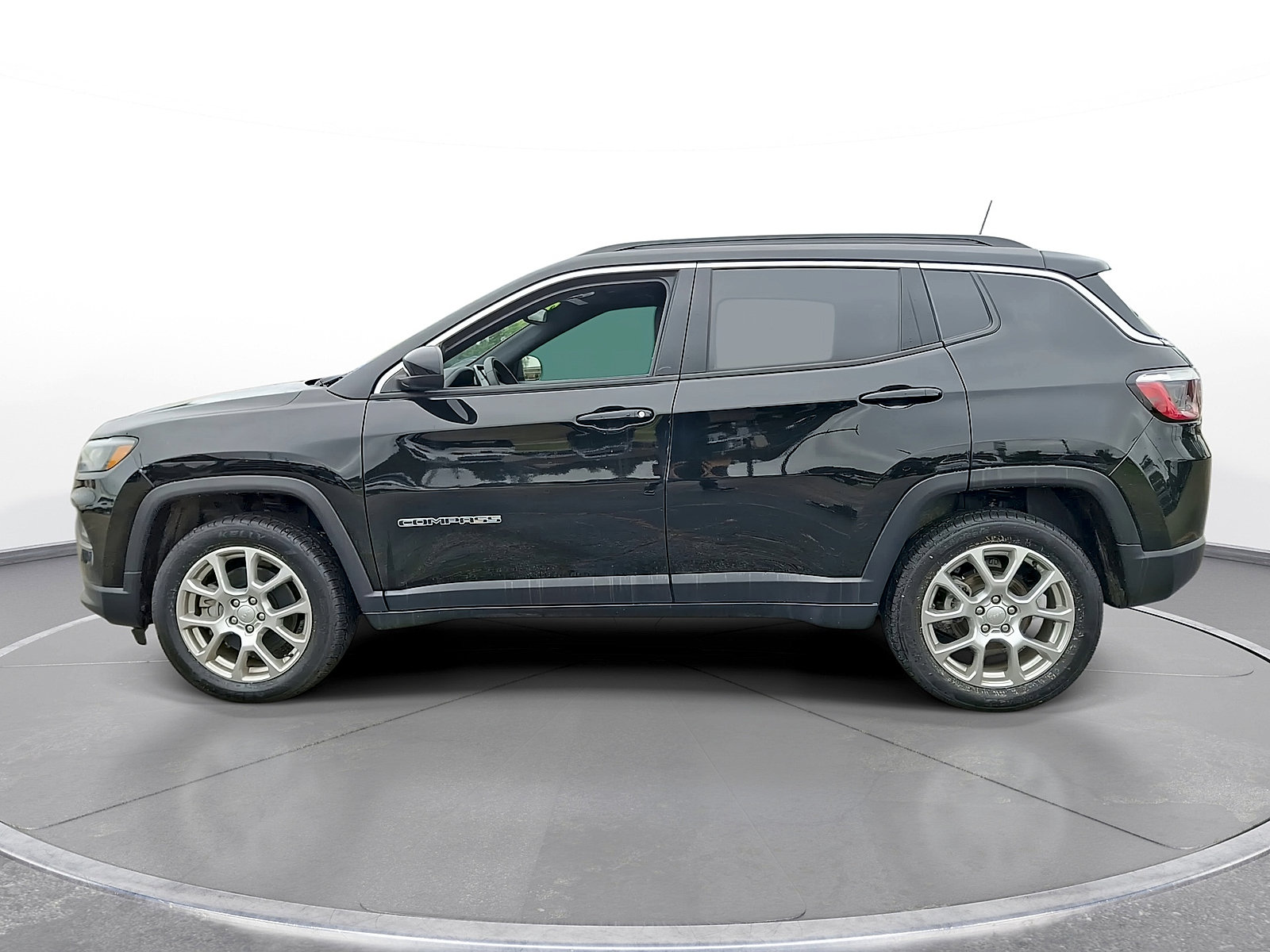 Used 2023 Jeep Compass Latitude AWD/4WD image 5