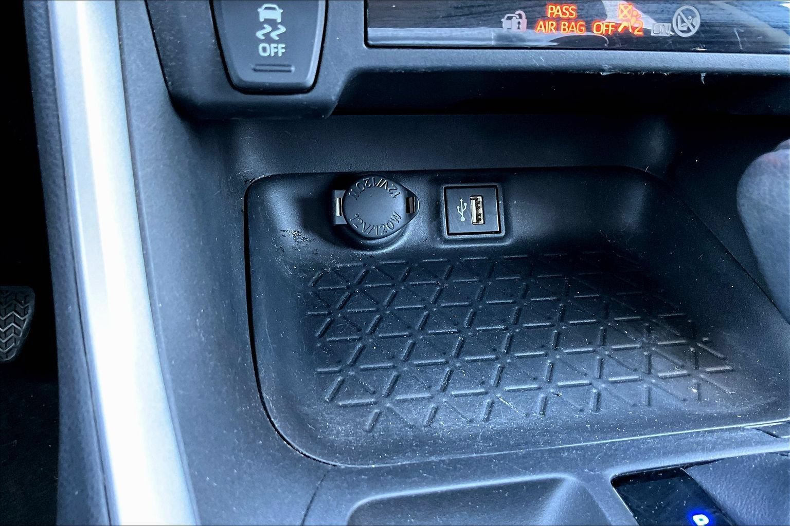 Used 2023 Toyota RAV4 XLE AWD/4WD image 19