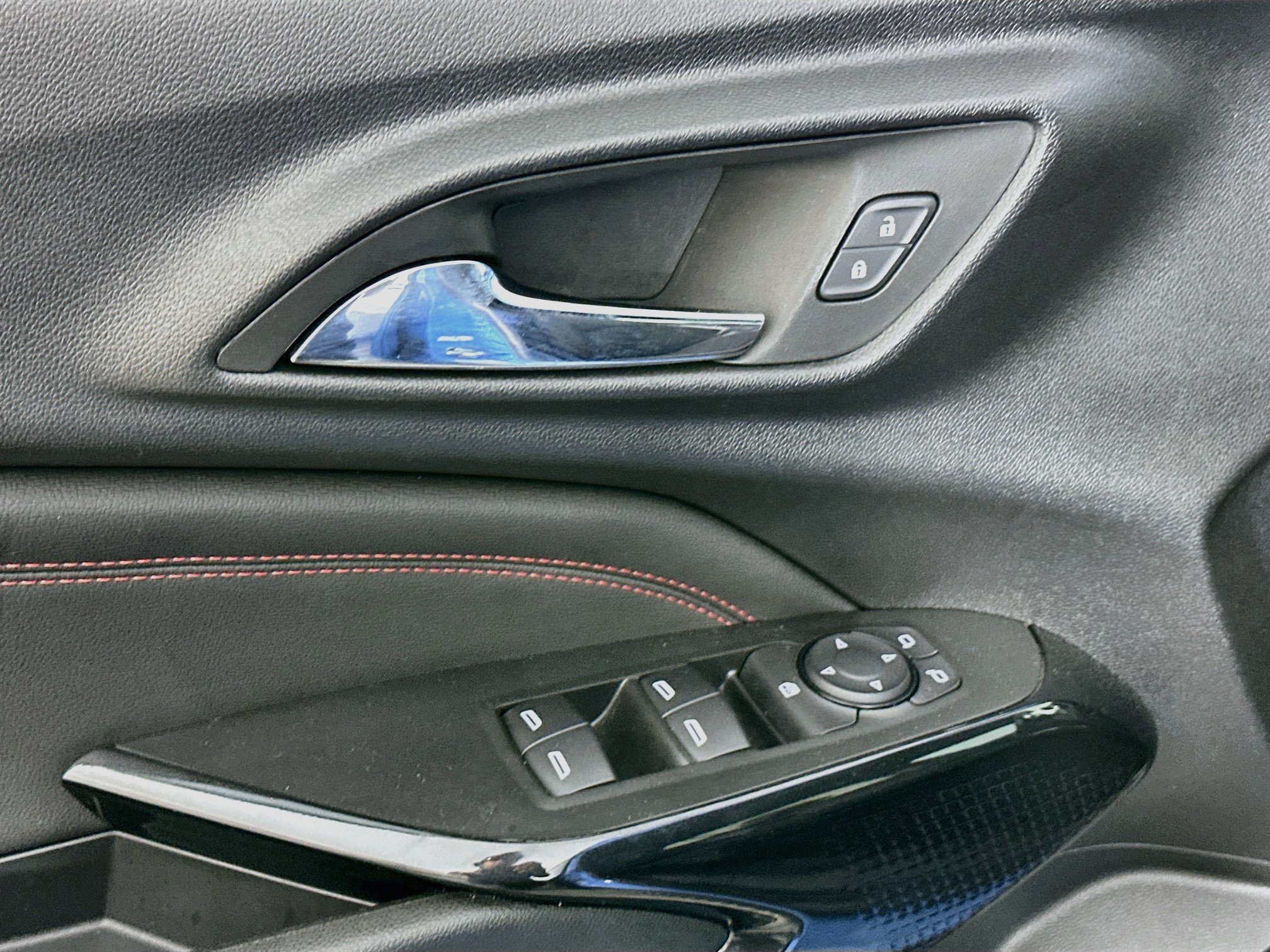 Used 2024 Chevrolet Trax RS w/ Sunroof Package FWD image 15